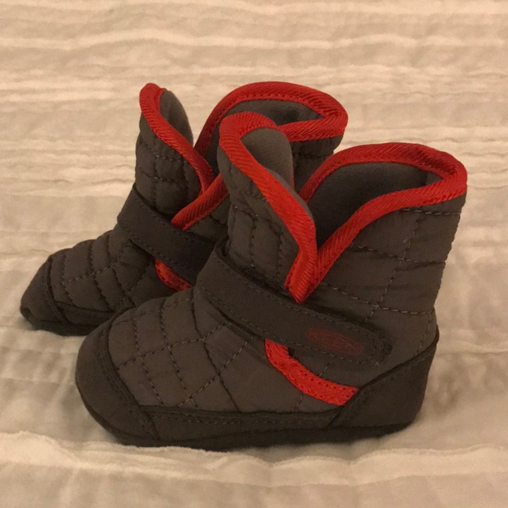 KEEN infant crib booties 12m